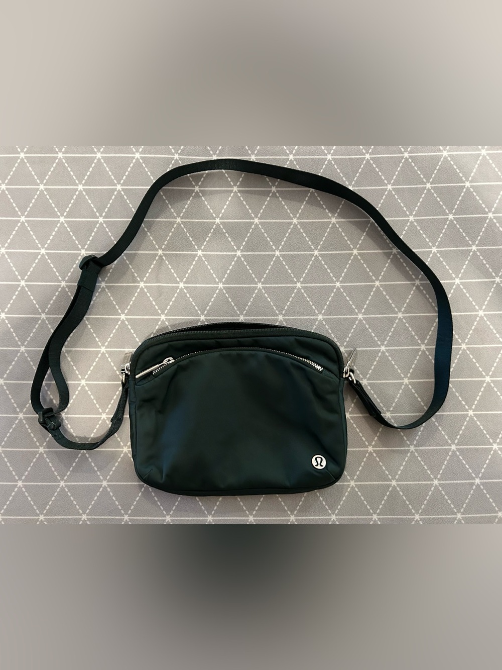 lululemon athletica Crossbody Bag - Legacy Green - 2.5 L